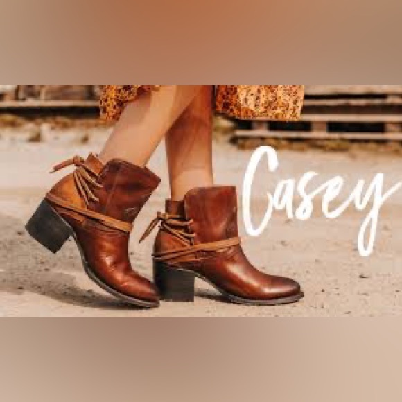 FREEBIRD BY STEVEN Casey Ankle Boots - Picture 3 of 4